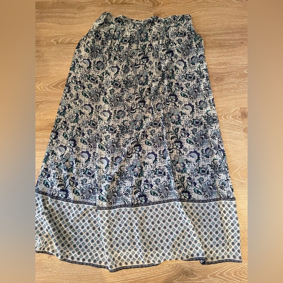 Long Skirt - Picture 1 of 4